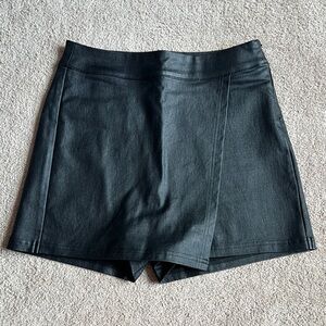 Stylish Black Skort